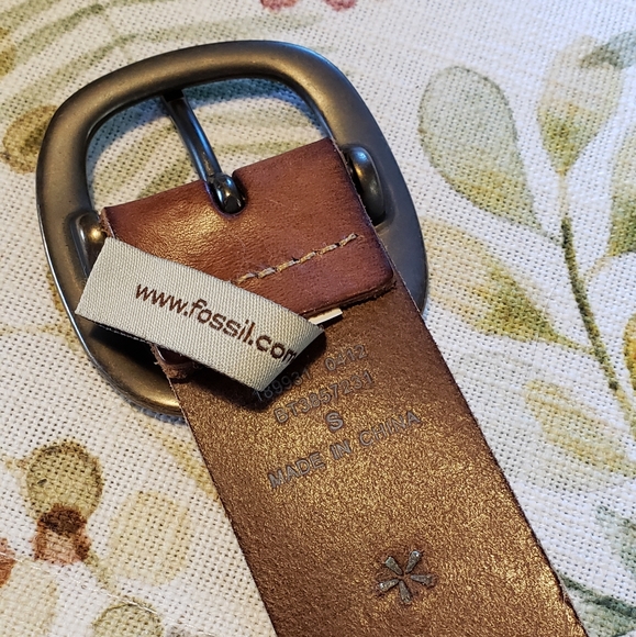 Fossil Embossed Floral Leather Belt - Picture 2 of 9